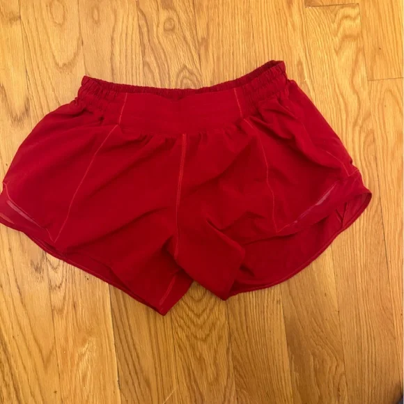 ❤️LULULEMON HOTTY HOT SHORTS❤️ - Picture 2 of 4